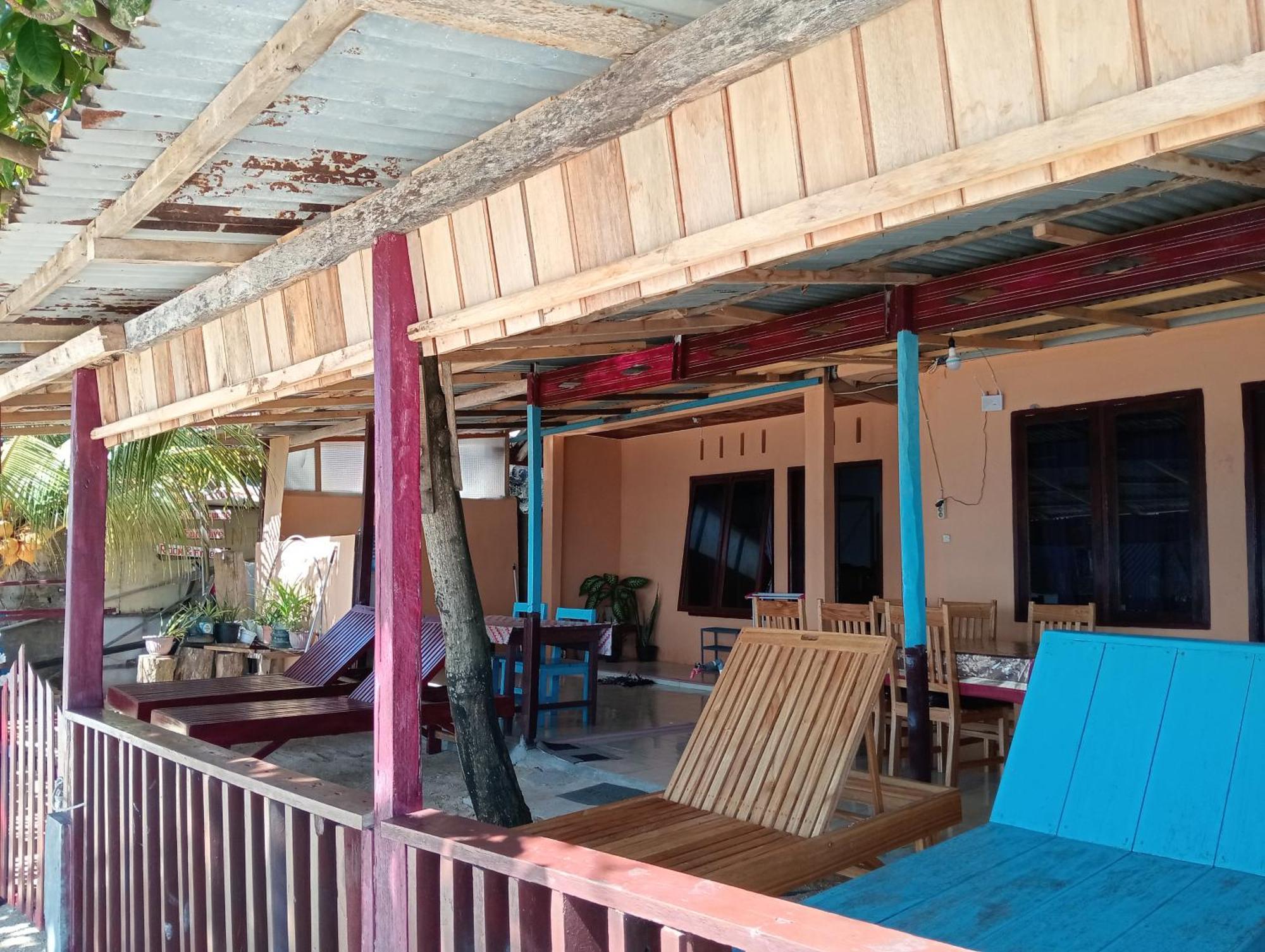 Mamalis Homestay Manado Exterior photo