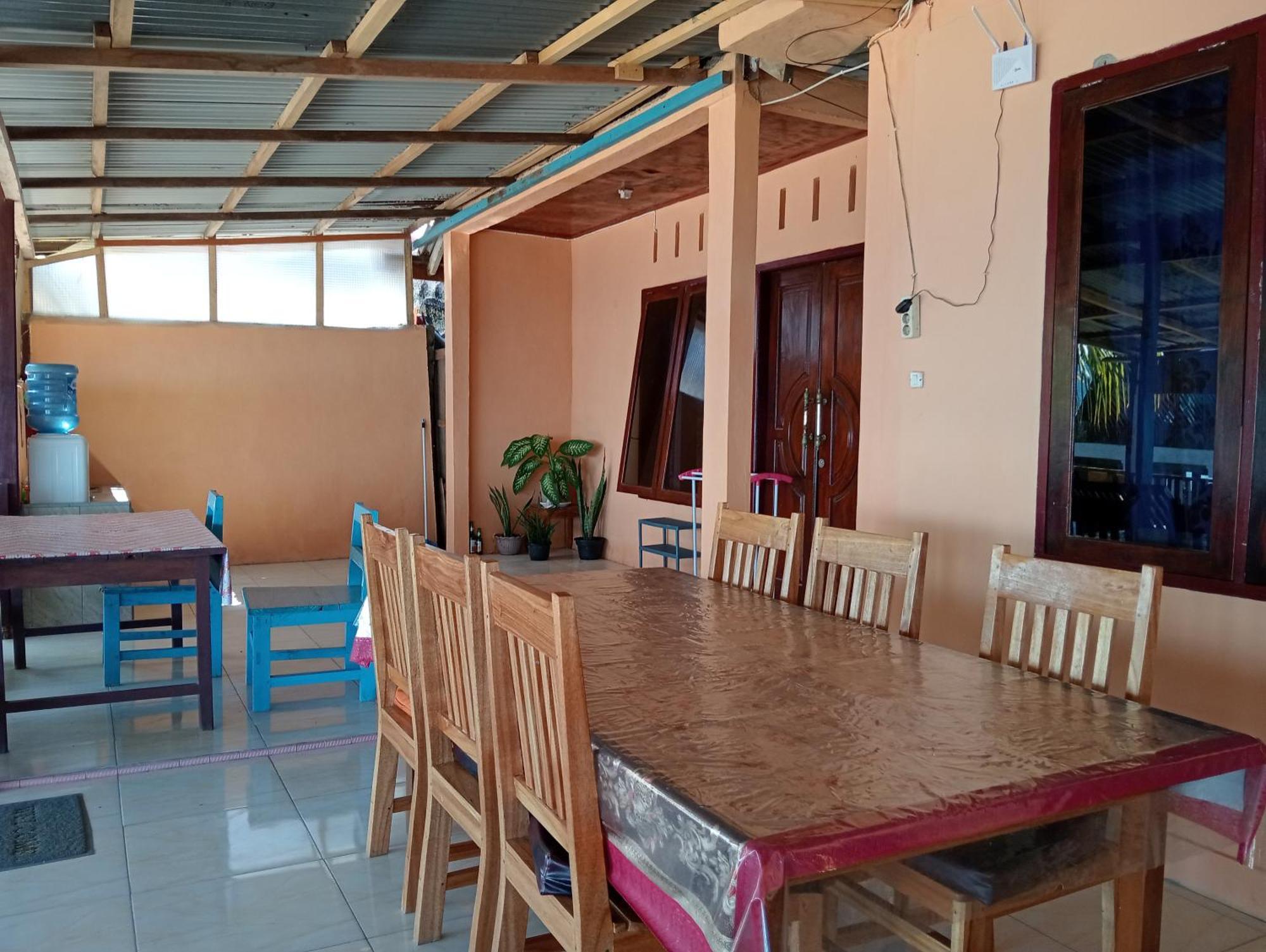 Mamalis Homestay Manado Exterior photo