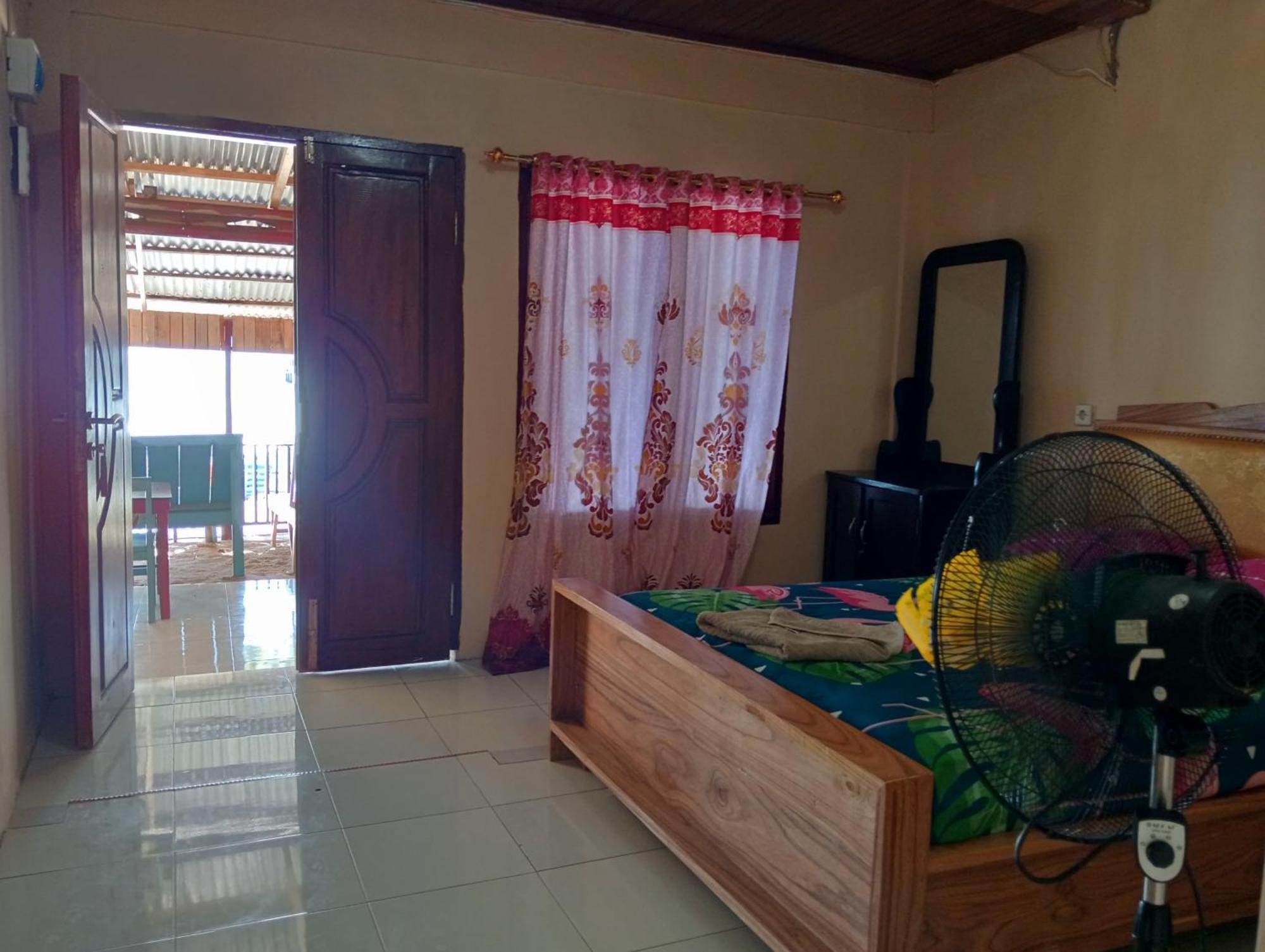 Mamalis Homestay Manado Exterior photo