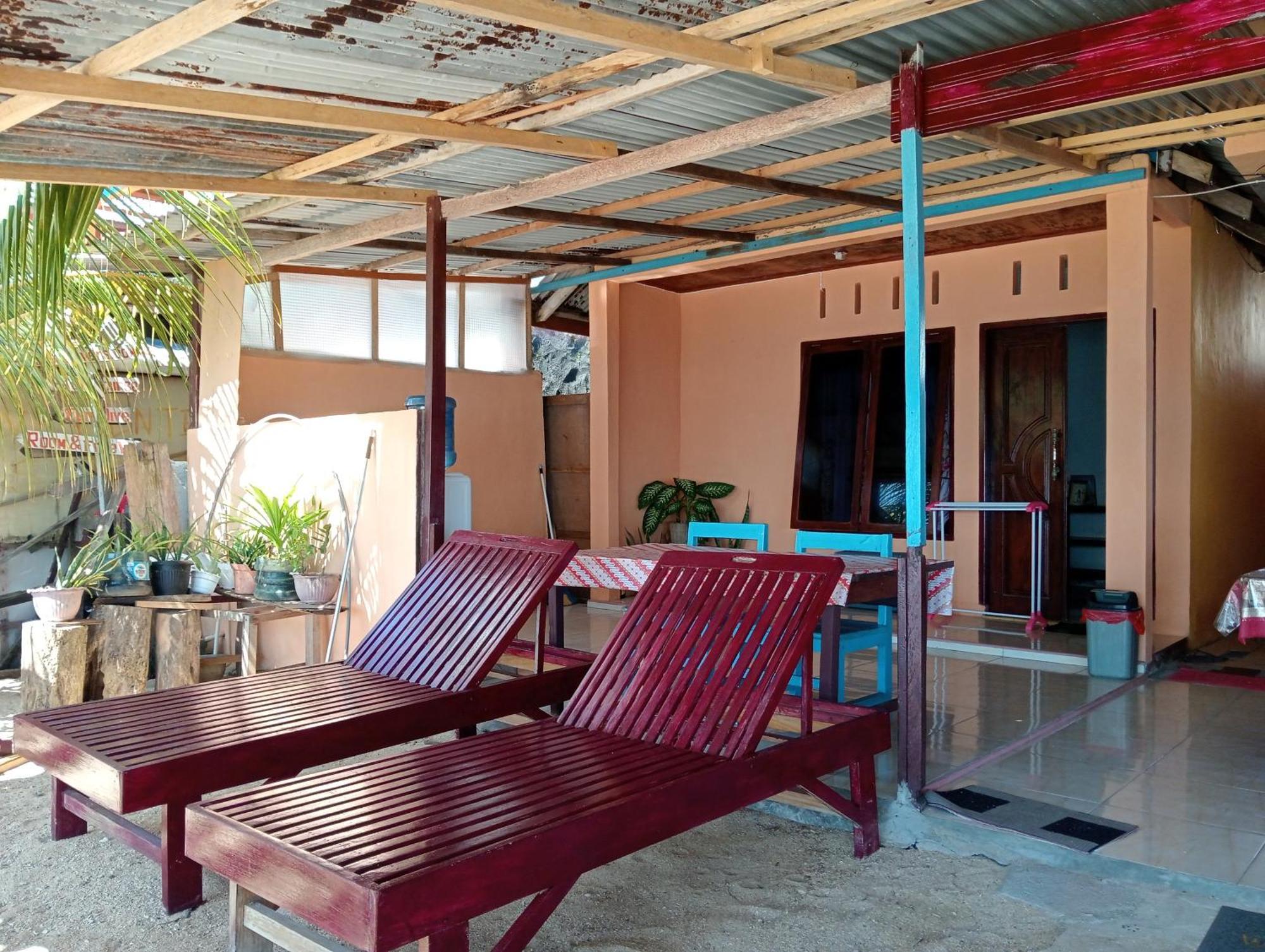 Mamalis Homestay Manado Exterior photo