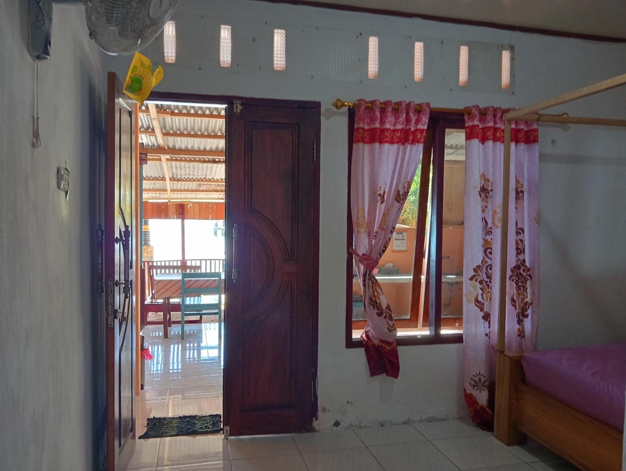 Mamalis Homestay Manado Exterior photo